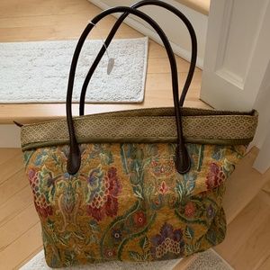 Isabelle's Journey Tapestry tote